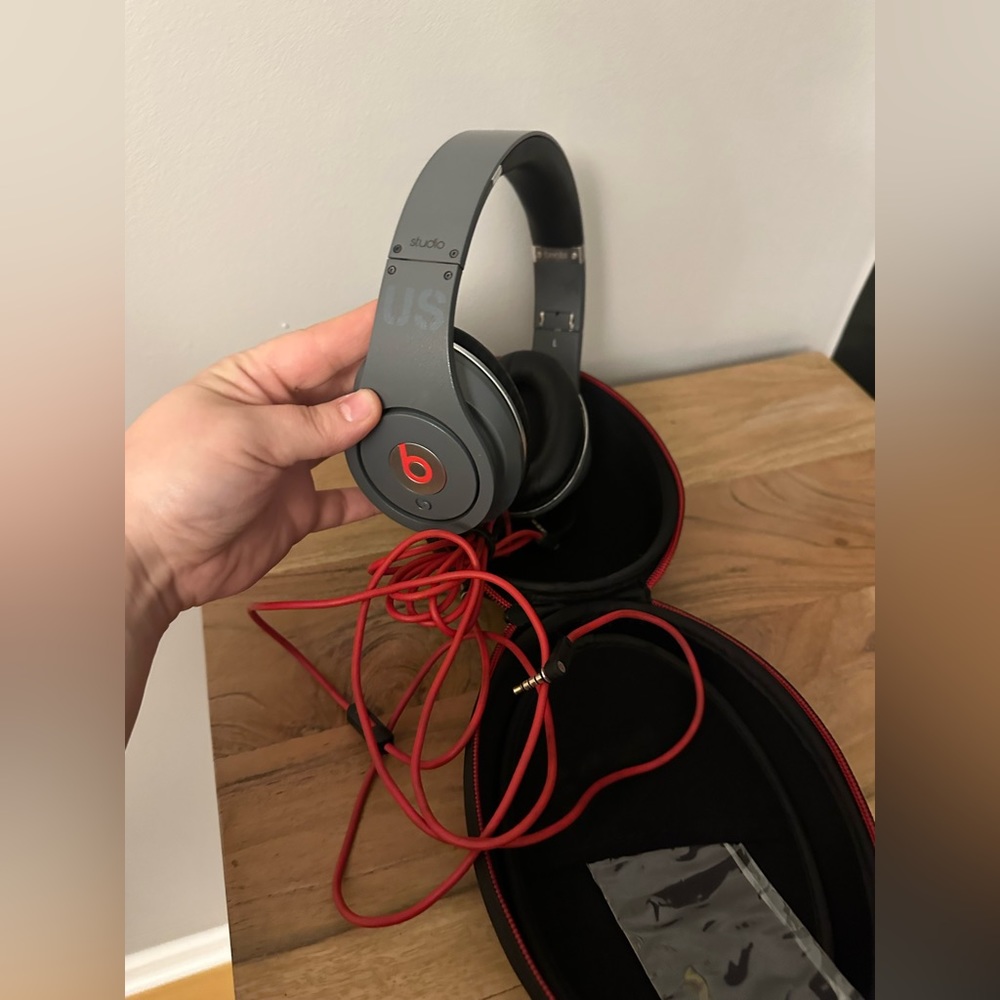 Beats Studio U.S. (Special Edition)Headphones - Excl Military Edition - Picture 1 of 2